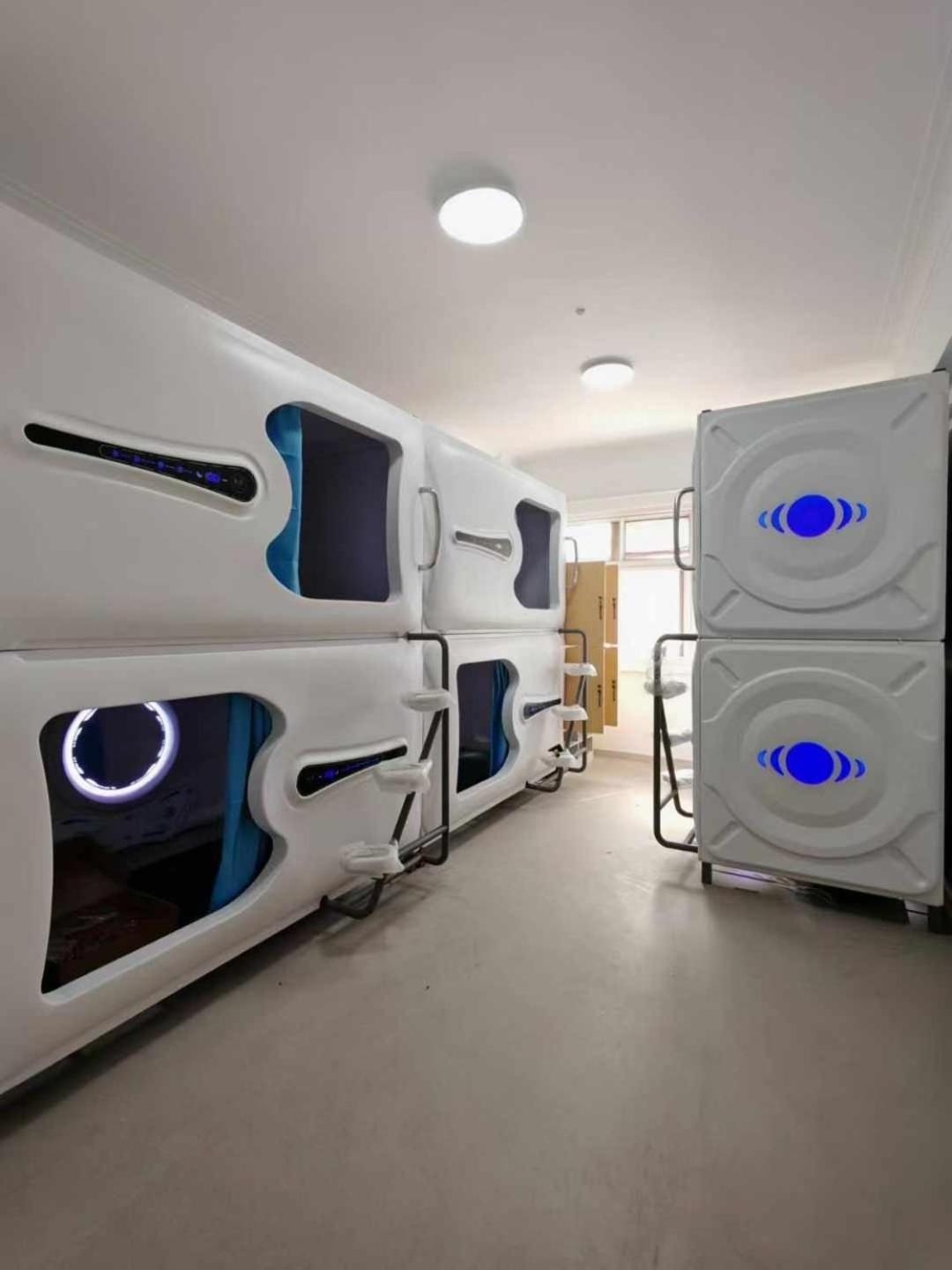 Hostel Space Capsule مدريد المظهر الخارجي الصورة