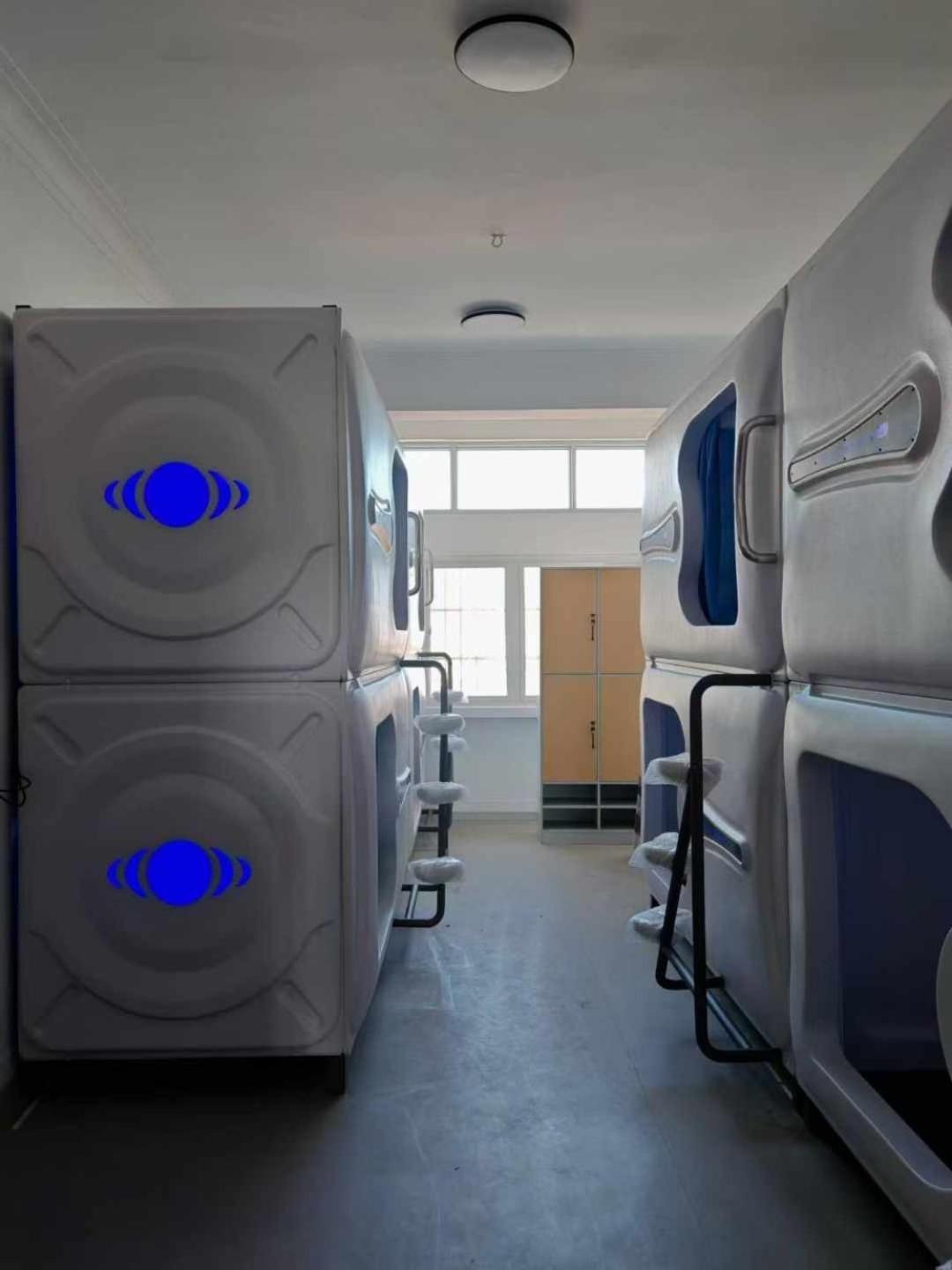 Hostel Space Capsule مدريد المظهر الخارجي الصورة