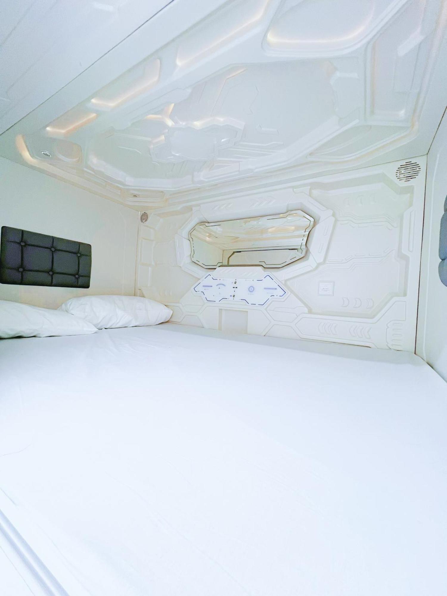 Hostel Space Capsule مدريد المظهر الخارجي الصورة