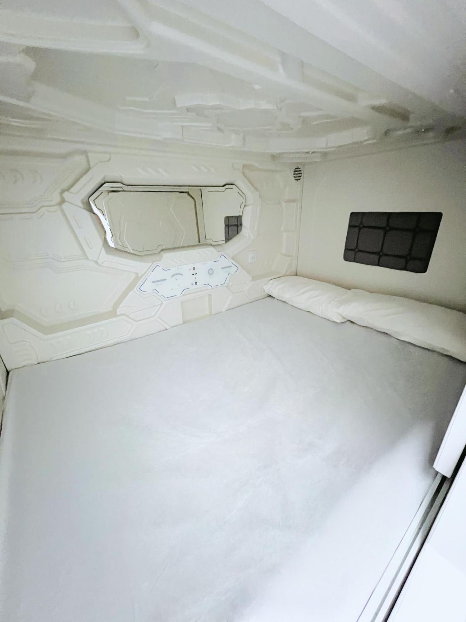 Hostel Space Capsule مدريد المظهر الخارجي الصورة