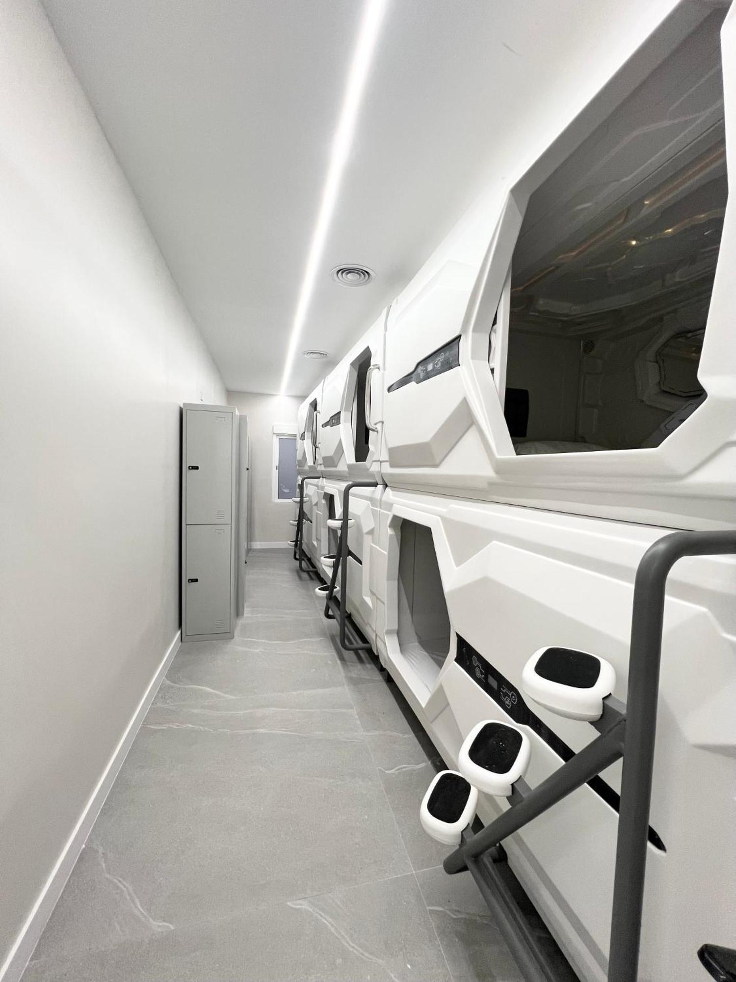 Hostel Space Capsule مدريد المظهر الخارجي الصورة