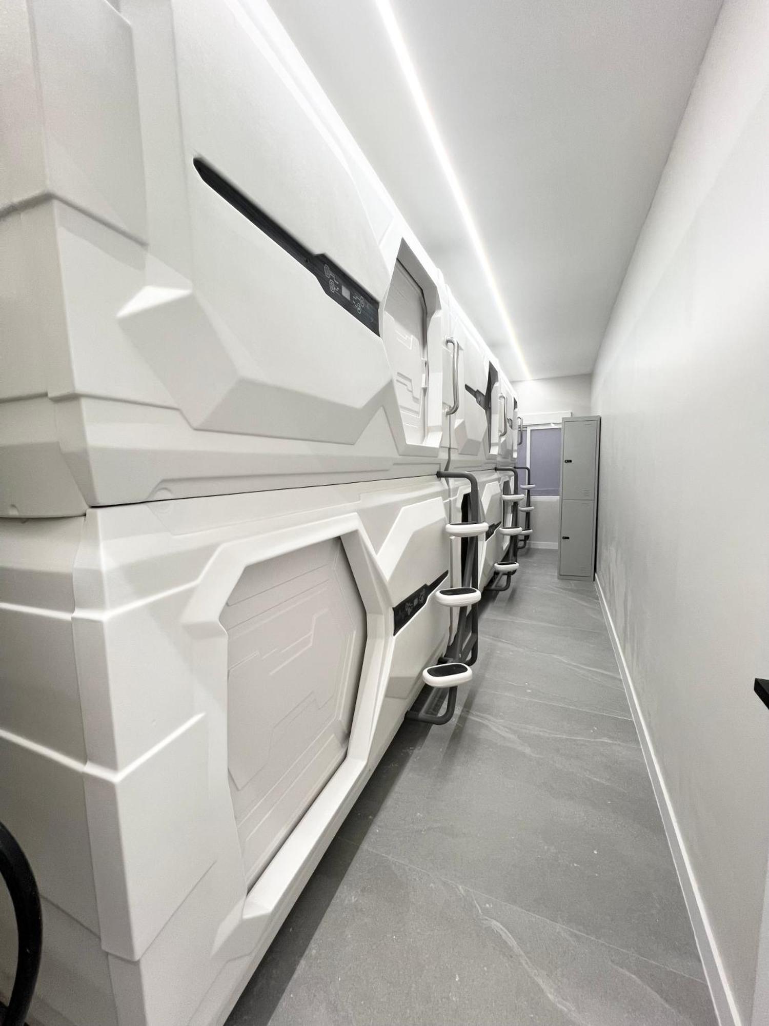 Hostel Space Capsule مدريد المظهر الخارجي الصورة