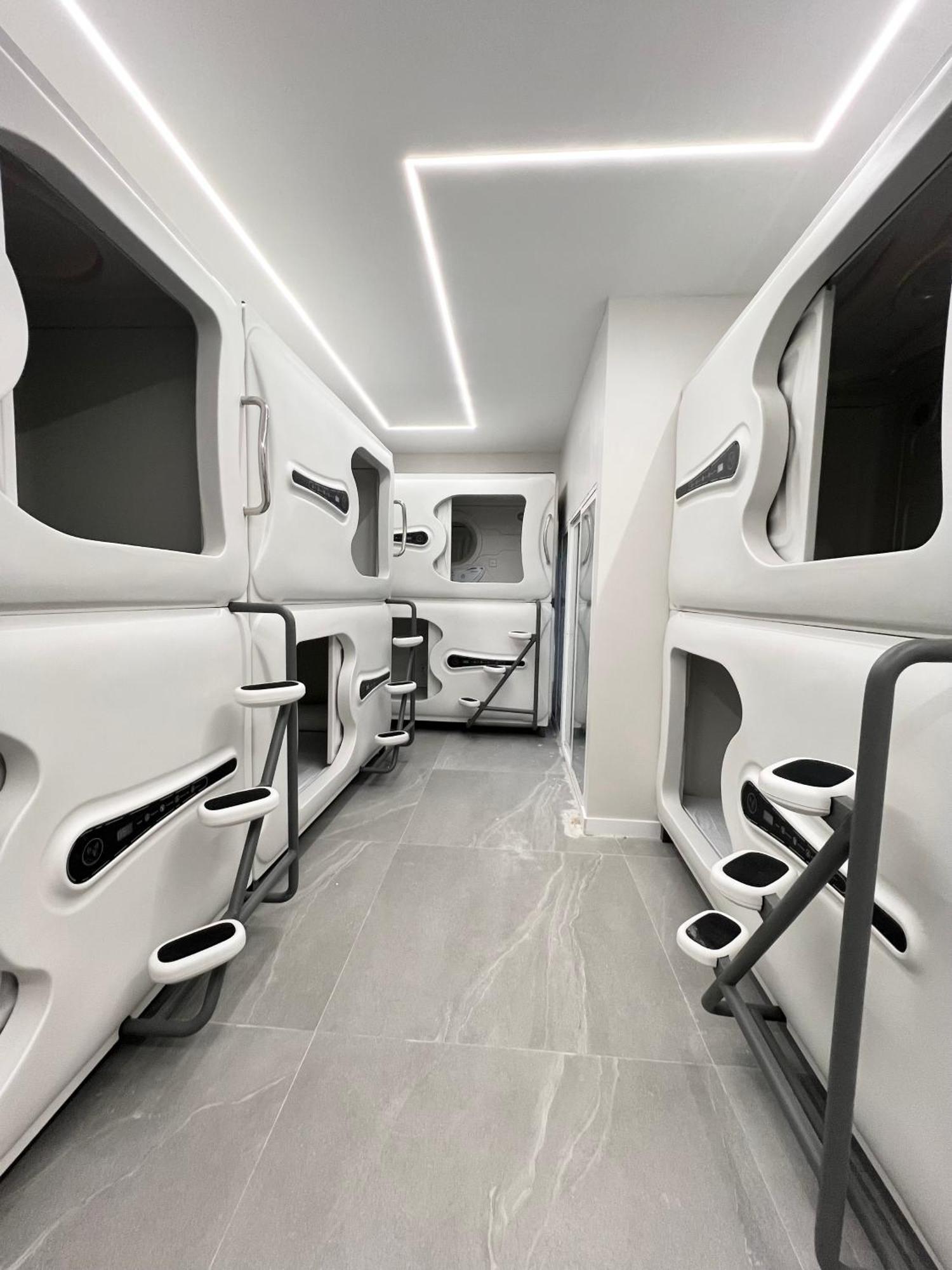Hostel Space Capsule مدريد المظهر الخارجي الصورة