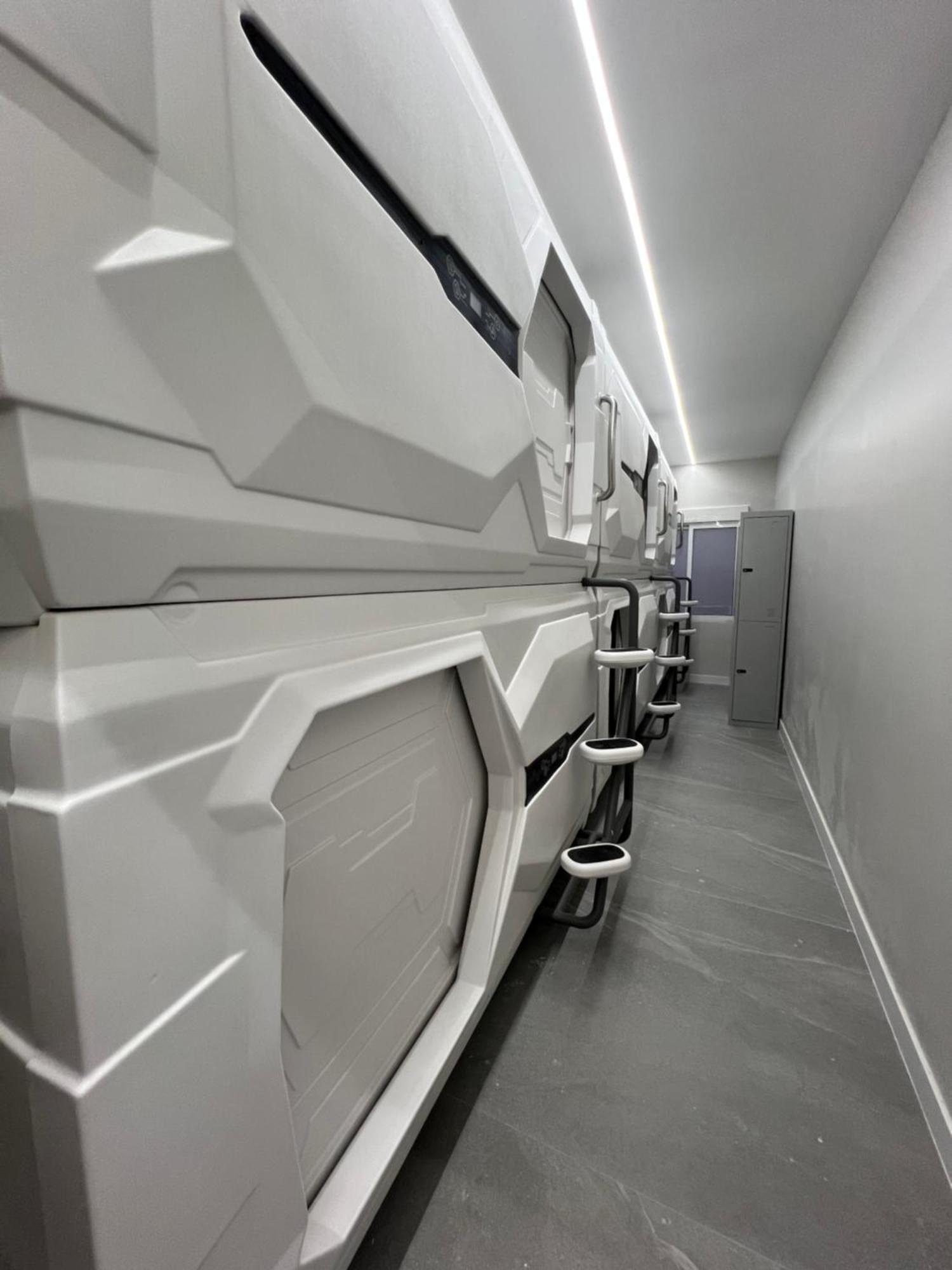 Hostel Space Capsule مدريد المظهر الخارجي الصورة