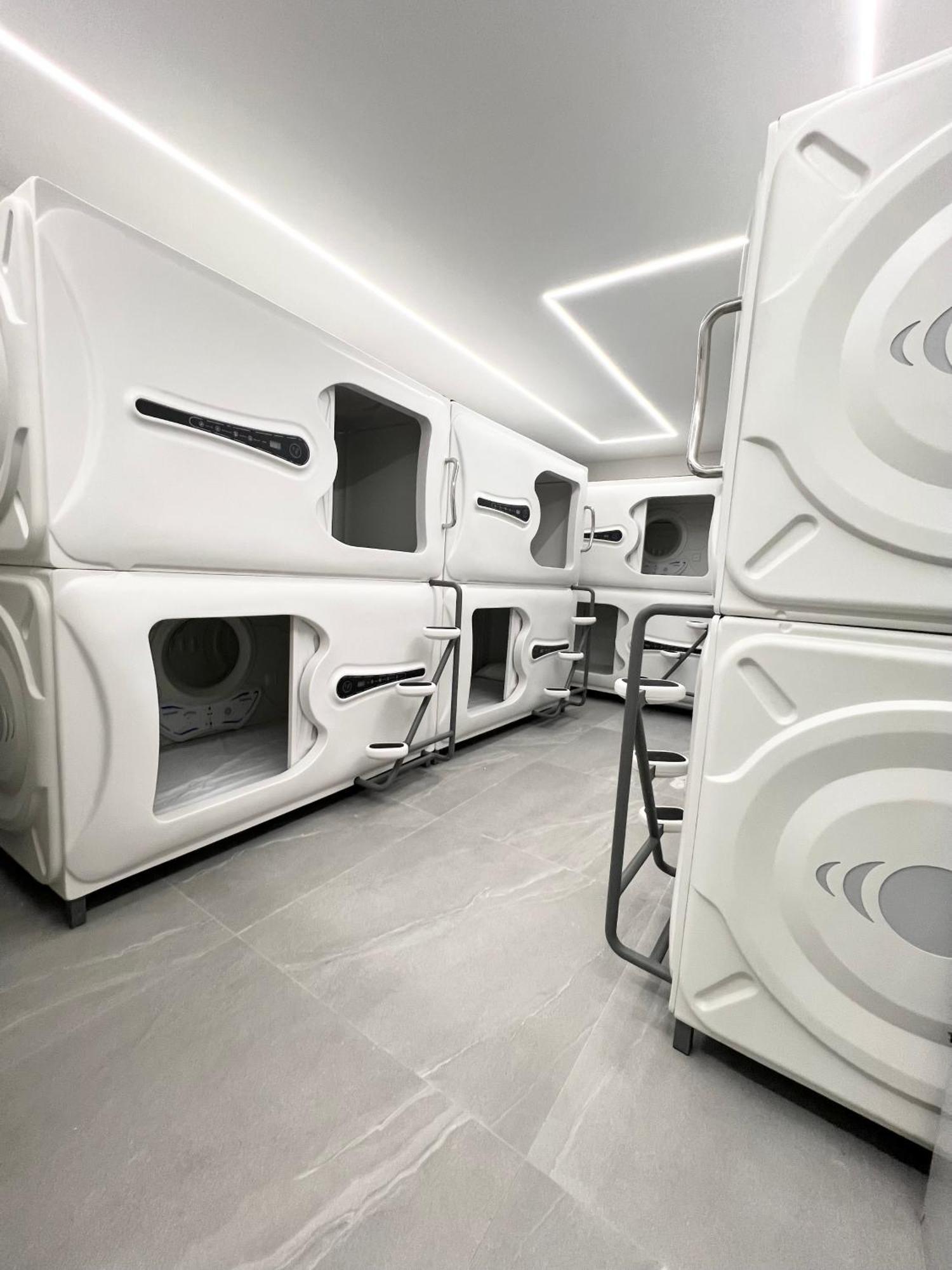 Hostel Space Capsule مدريد المظهر الخارجي الصورة
