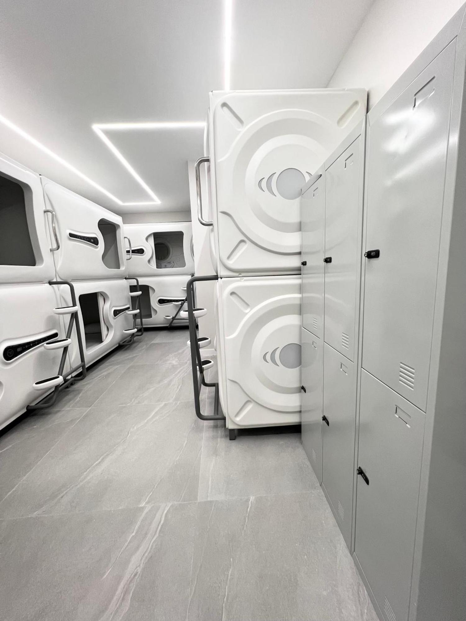 Hostel Space Capsule مدريد المظهر الخارجي الصورة