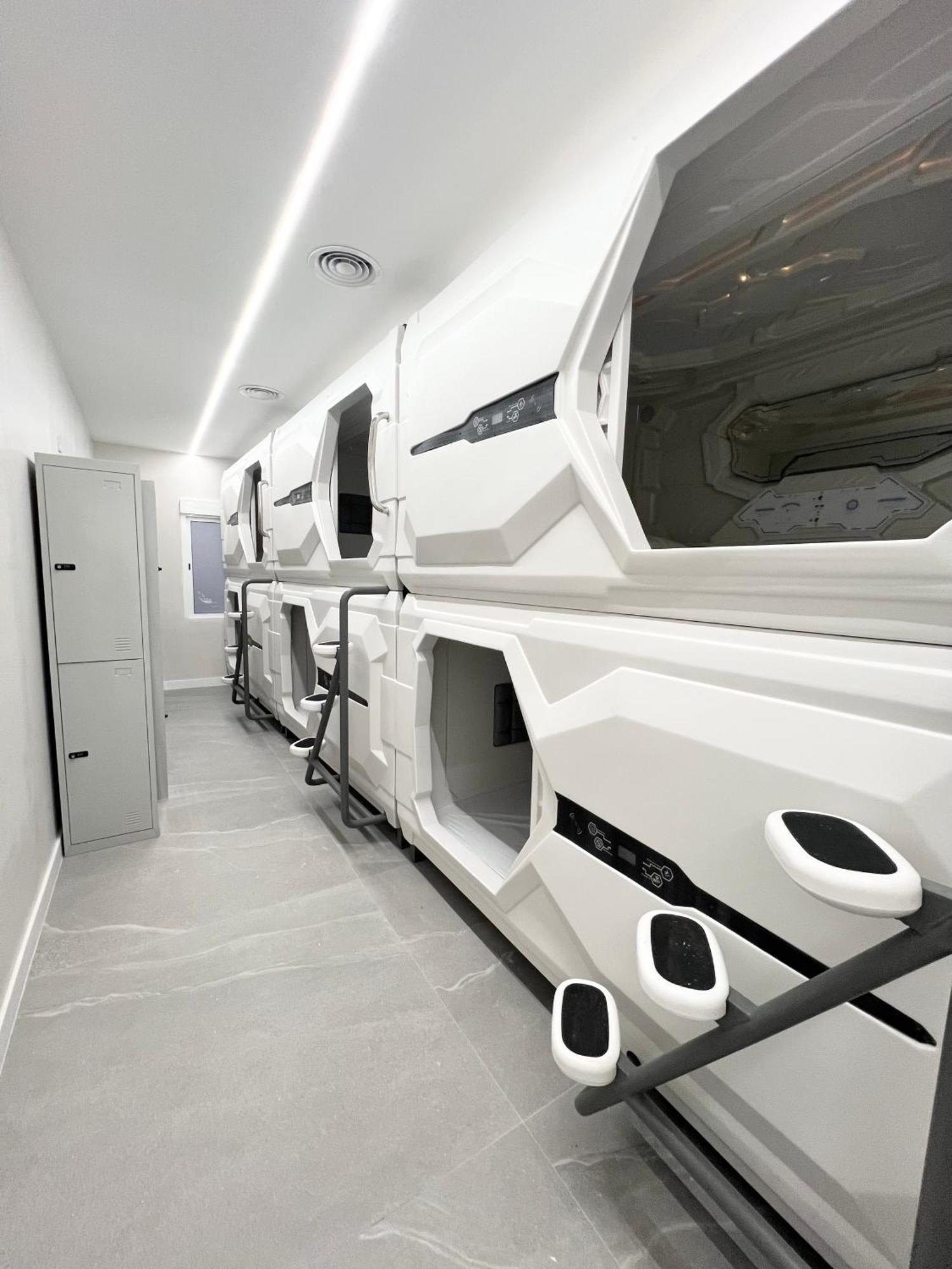 Hostel Space Capsule مدريد المظهر الخارجي الصورة