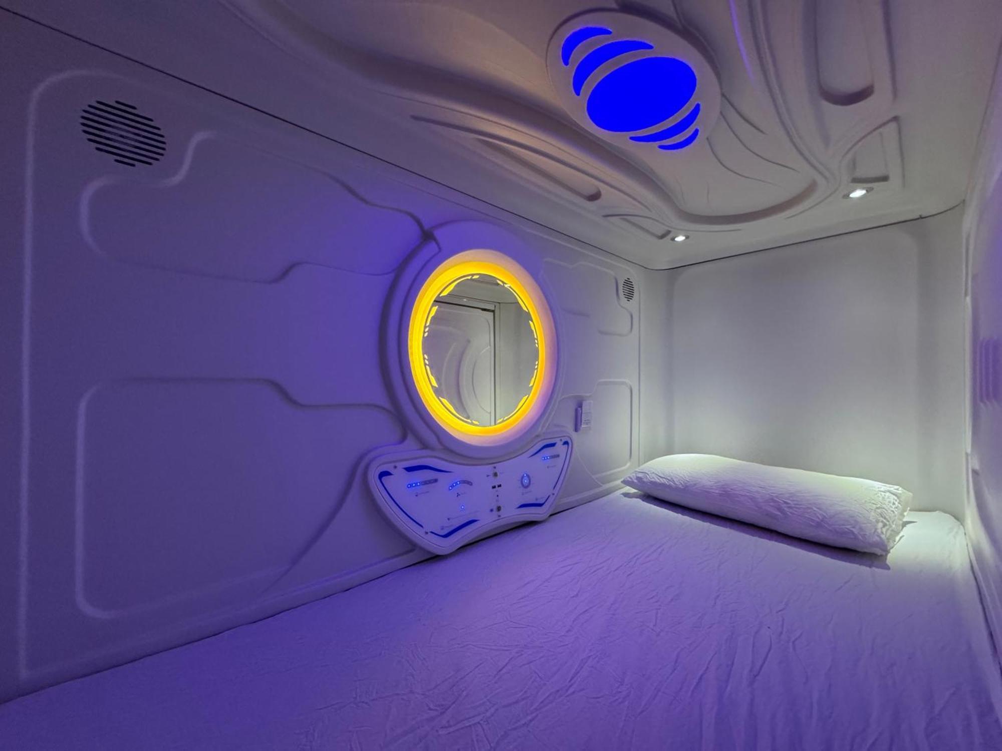 Hostel Space Capsule مدريد المظهر الخارجي الصورة
