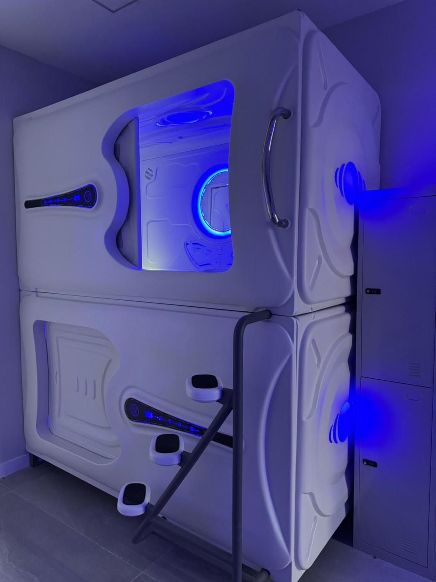 Hostel Space Capsule مدريد المظهر الخارجي الصورة