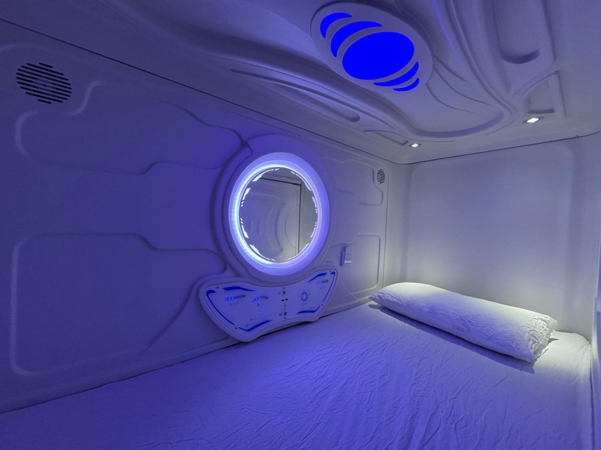 Hostel Space Capsule مدريد المظهر الخارجي الصورة