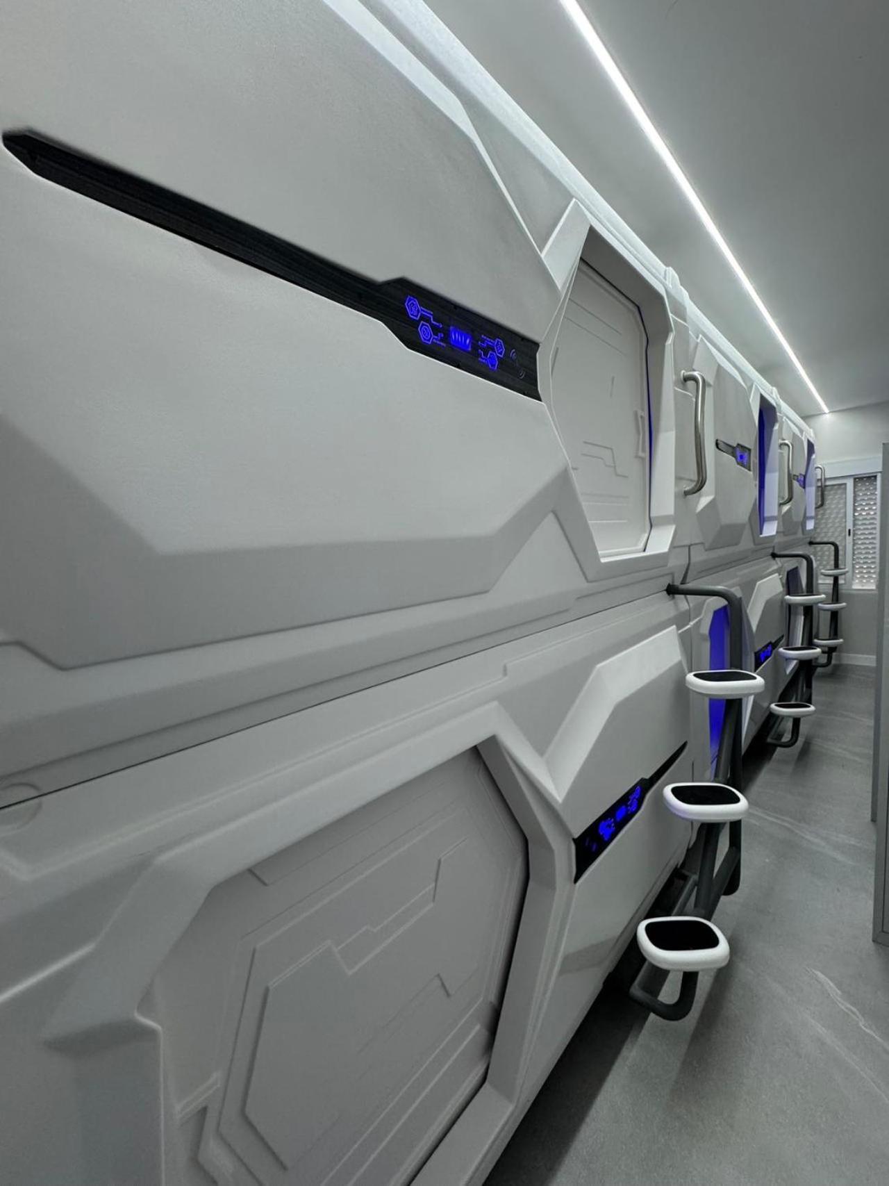 Hostel Space Capsule مدريد المظهر الخارجي الصورة