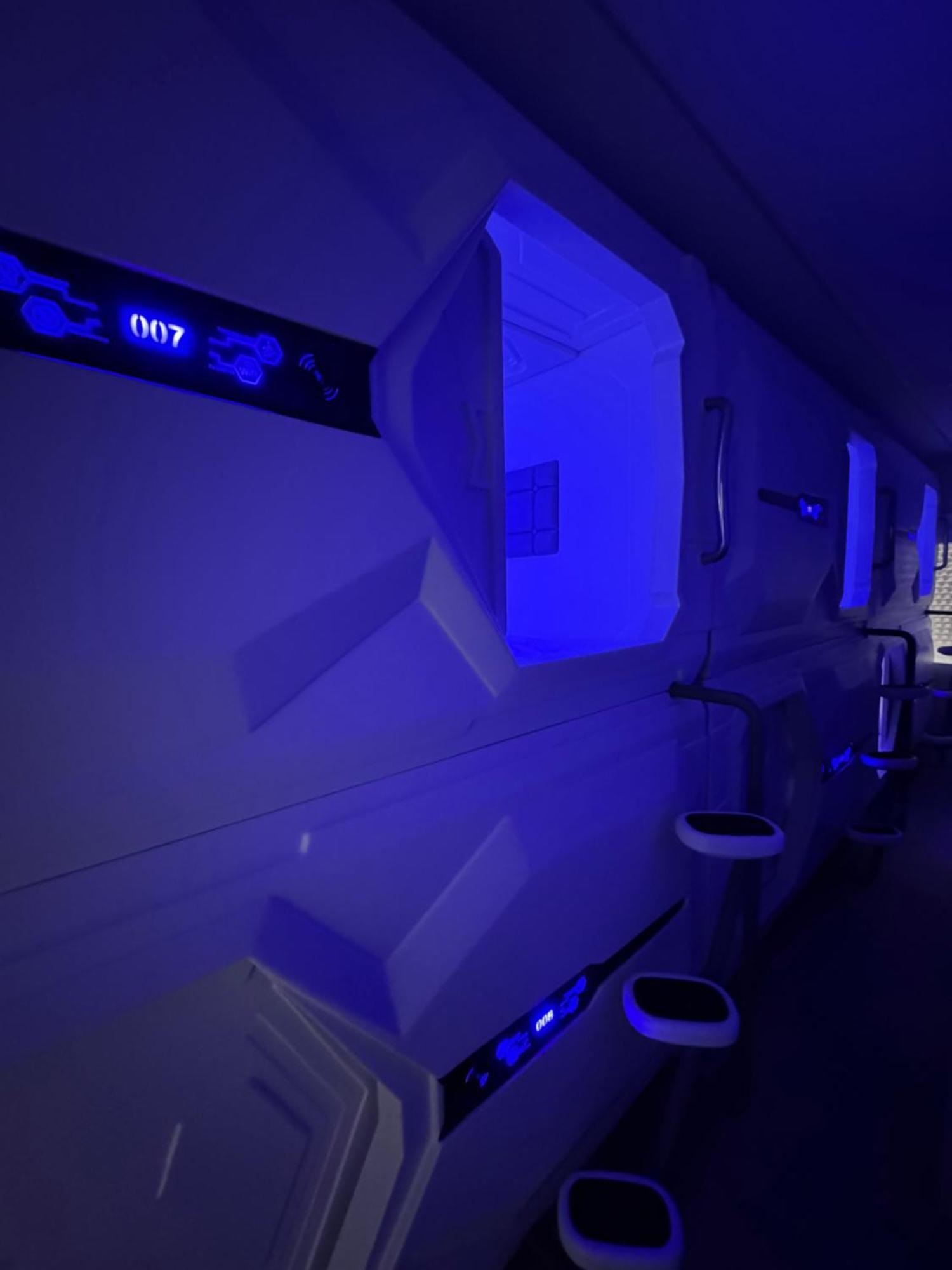 Hostel Space Capsule مدريد المظهر الخارجي الصورة