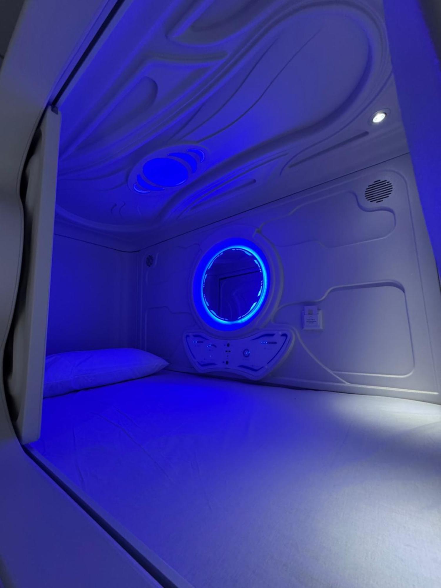Hostel Space Capsule مدريد المظهر الخارجي الصورة