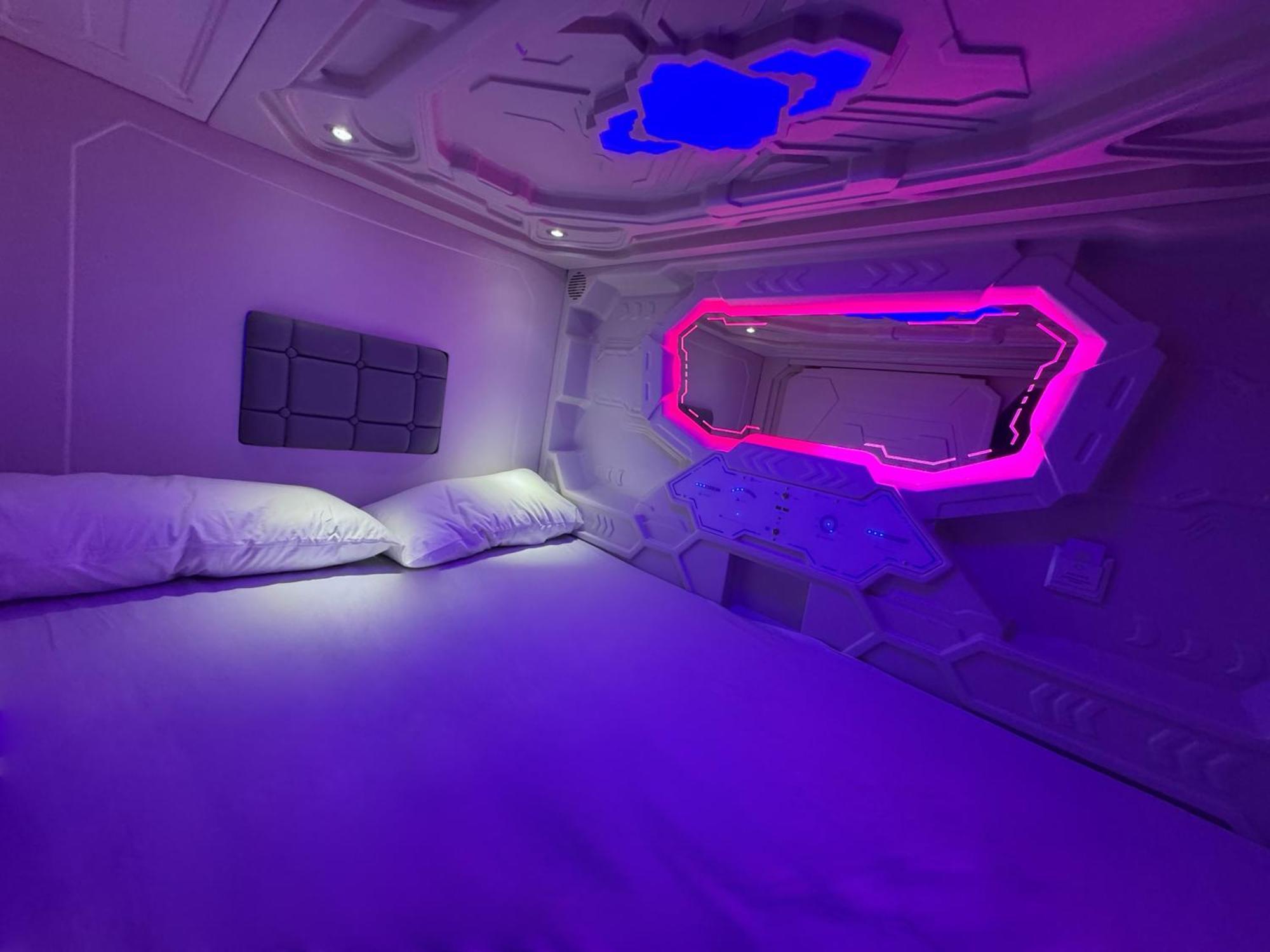 Hostel Space Capsule مدريد المظهر الخارجي الصورة